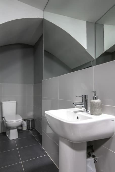 The V.I.P Suite - Sleeps 24! Best For Large Groups Liverpool Extérieur photo