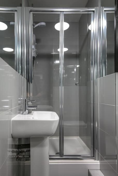 The V.I.P Suite - Sleeps 24! Best For Large Groups Liverpool Extérieur photo