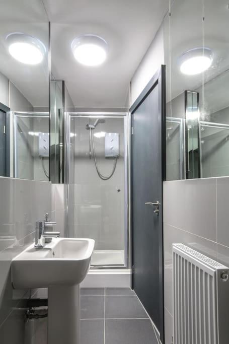 The V.I.P Suite - Sleeps 24! Best For Large Groups Liverpool Extérieur photo