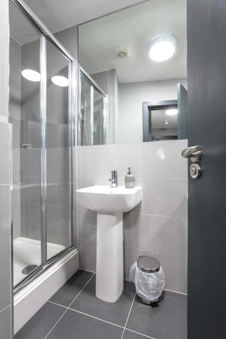 The V.I.P Suite - Sleeps 24! Best For Large Groups Liverpool Extérieur photo