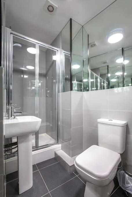 The V.I.P Suite - Sleeps 24! Best For Large Groups Liverpool Extérieur photo